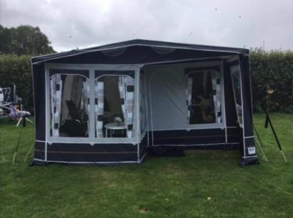 Caravelair Antares 395  2002- Compacte en complete caravan, Standaardzit, Omvormbare zithoek, Particulier, 4 tot 5 meter