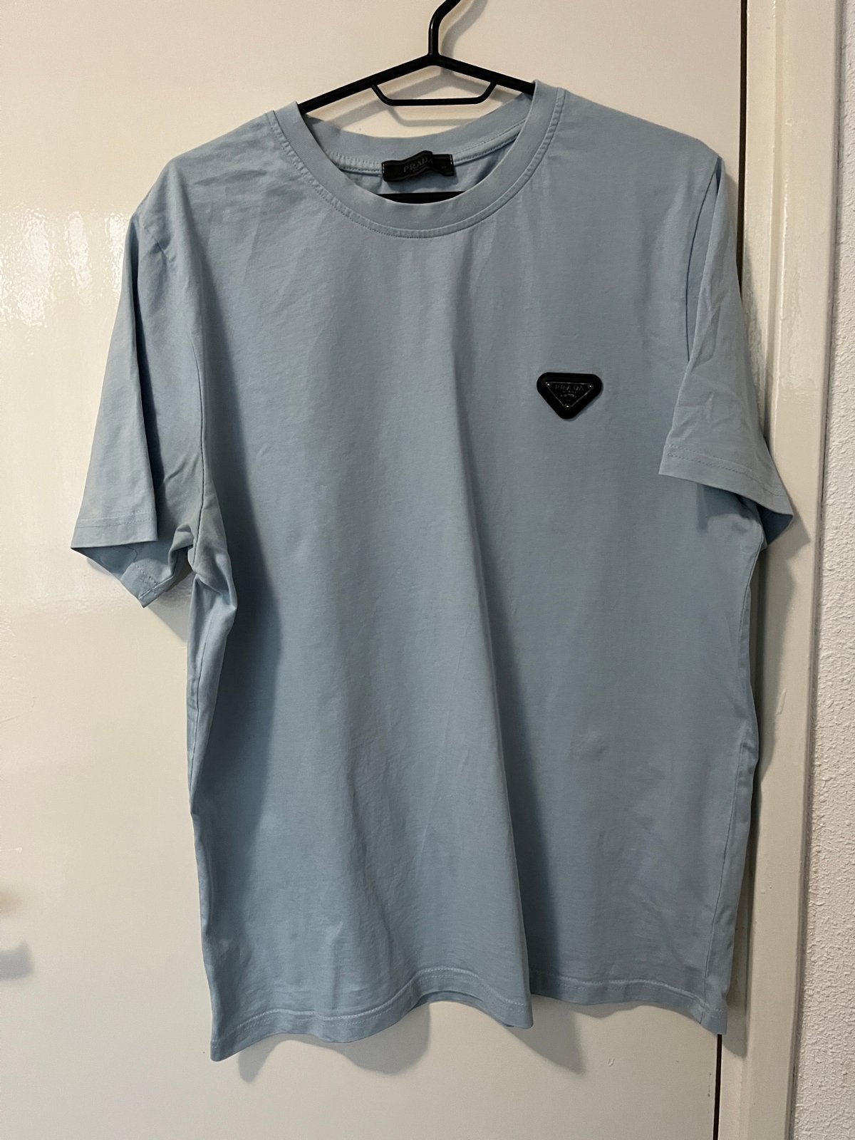 Prada T-shirt XL - Lichtblauw met logo, Ophalen of Verzenden, Zo goed als nieuw, Maat 56/58 (XL), Blauw