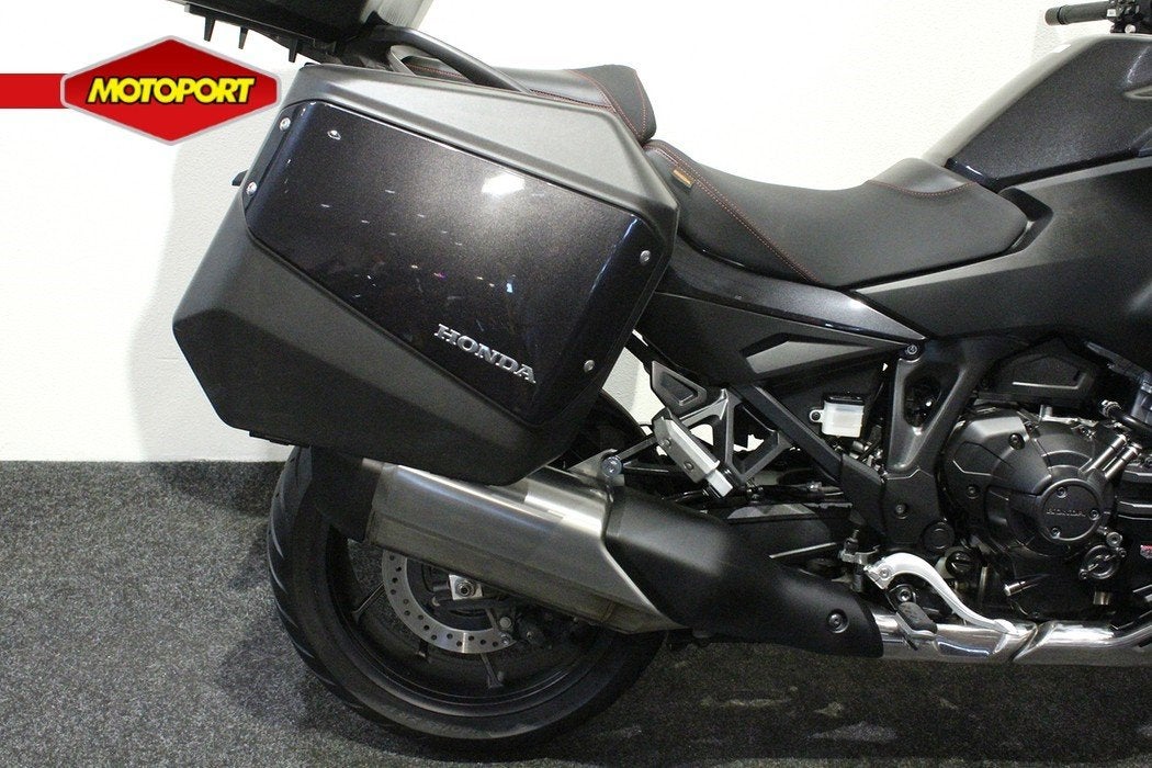 Honda NT 1100 DCT, Bedrijf, Sport