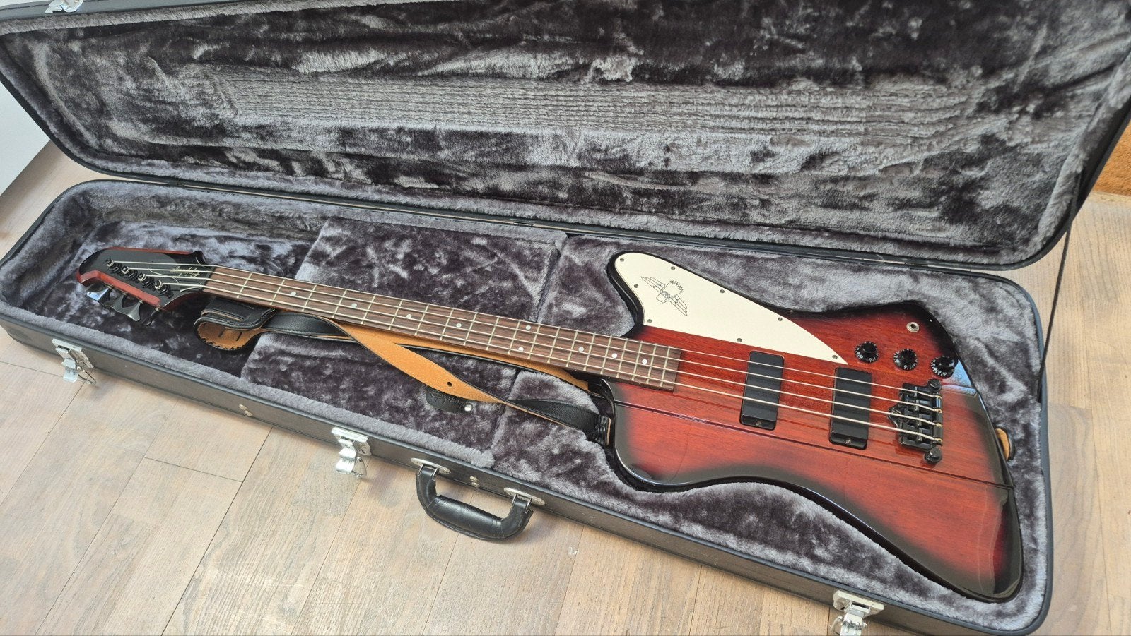 Epiphone Thunderbird Basgitaar inclusief case, Muziek en Instrumenten, Strijkinstrumenten | Violen en Altviolen, Ophalen