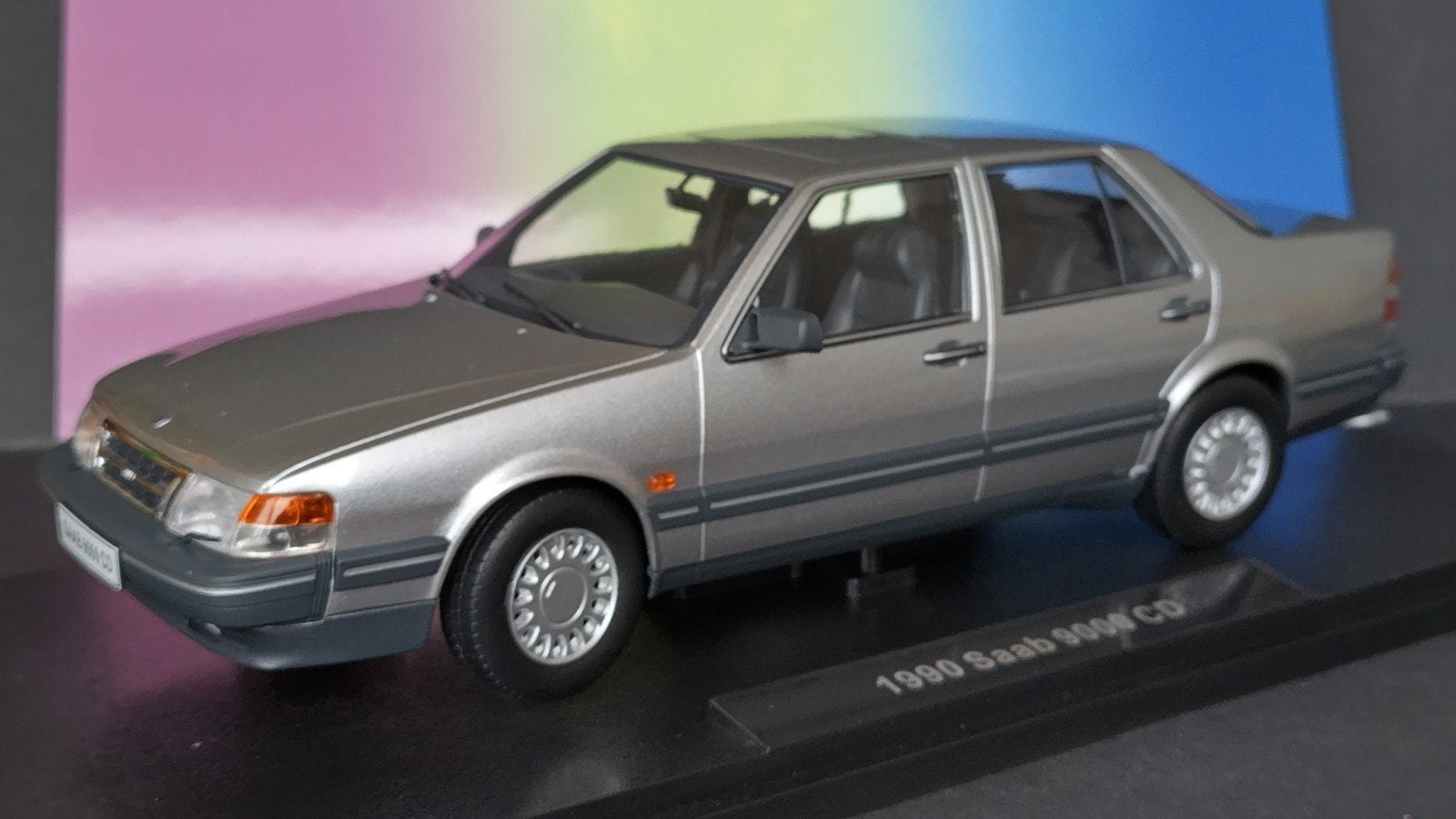 Saab 9000 CD 1:18 Triple 9 Pol, Overige merken, Auto, Verzenden, .