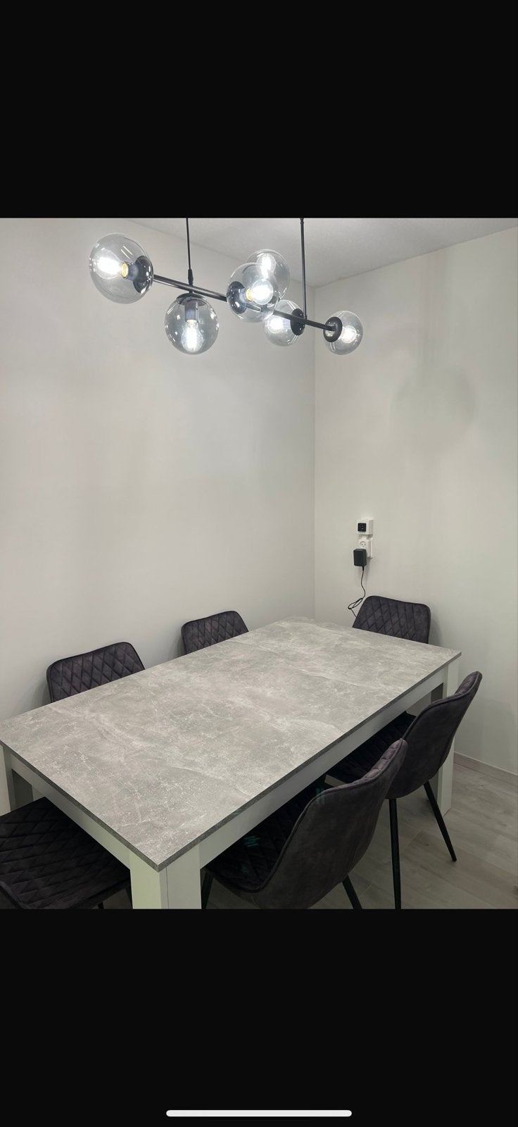 Moderne Eetkamerset: Tafel met 6 Comfortabele Stoelen, Ophalen, Zo goed als nieuw, 4 tot 6 stoelen