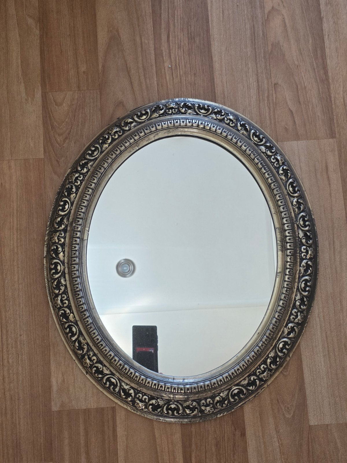 Ovale spiegel met sierlijke gouden lijst, Ophalen of Verzenden, Ovaal, 50 tot 100 cm, 100 tot 150 cm