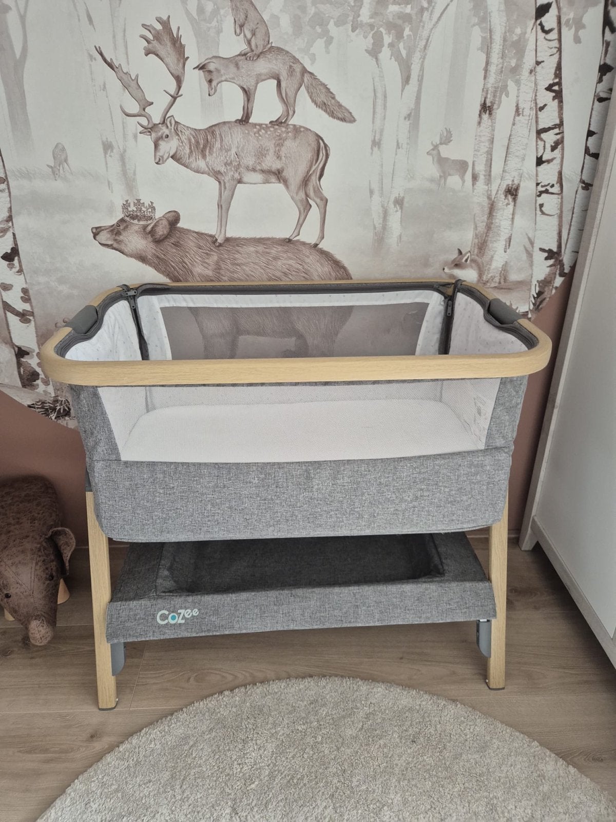 Tutti Bambini CoZee Bedside Co-Sleeper - Grijs, Verstelbaar, Eenpersoons, Ophalen of Verzenden, Zo goed als nieuw