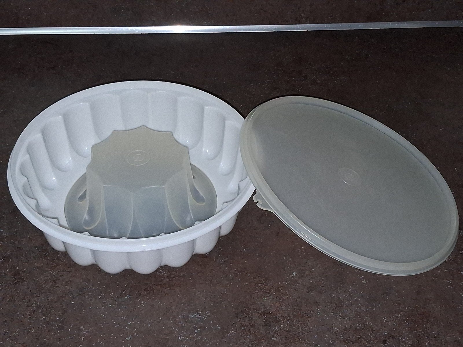 tupperware vintage tulband /pudding/cake/ vliegende schotel, Ophalen of Verzenden, Schaal