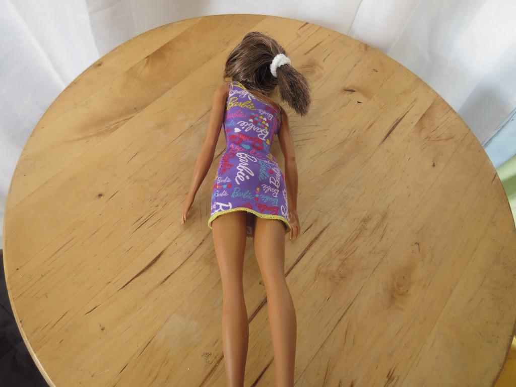 lalka barbie bruin met originele jurk, Ophalen of Verzenden, Gebruikt, Barbie