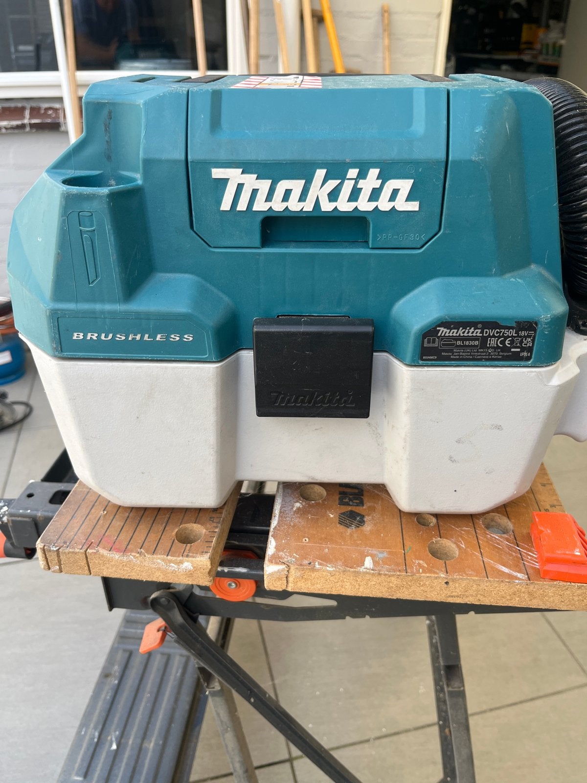 Makita DVC750L 18V Accu Stofzuiger - Compact en Krachtig, Ophalen, Gebruikt, Draadloos, Industriële stofzuiger