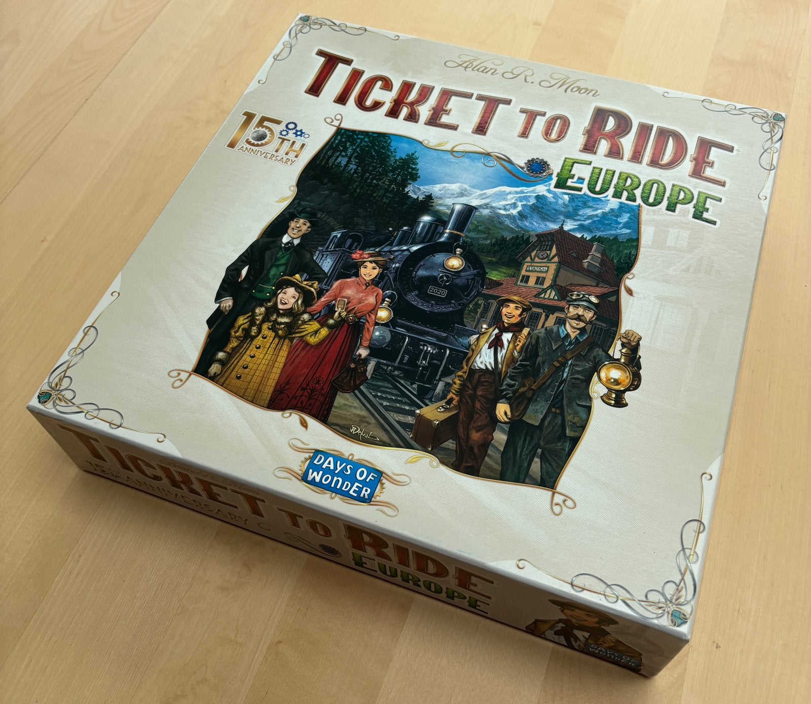 Ticket to Ride Europe 15-jarig deluxe NL editie, Hobby en Vrije tijd, Gezelschapsspellen | Bordspellen, Ophalen of Verzenden, Zo goed als nieuw