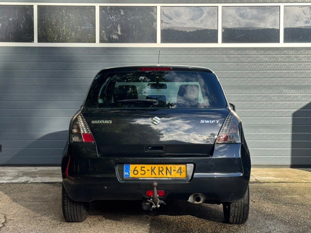 Suzuki SWIFT 1.3 LIMITED / Cruise / Trekhaak / Airco /, Auto's, Voorwielaandrijving, 400 kg, Alcantara, Origineel Nederlands