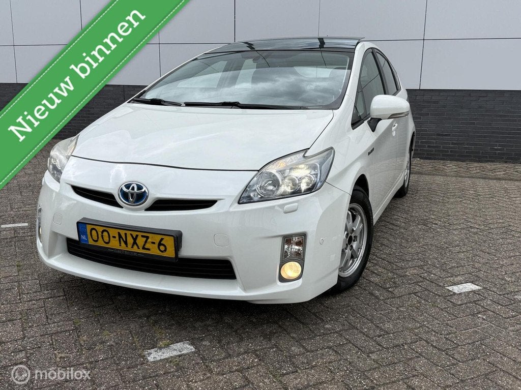 Toyota Prius 1.8 Dynamic Business*pano*stoelver*fulloptie, 136 pk, Gebruikt, 4 cilinders, Wit