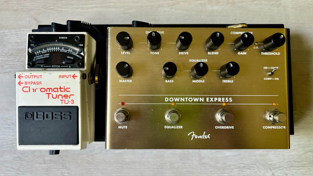 Fender Downtown Express & Boss TU-3 met Rockboard Gigbag, Verzenden, Zo goed als nieuw, Distortion, Overdrive of Fuzz