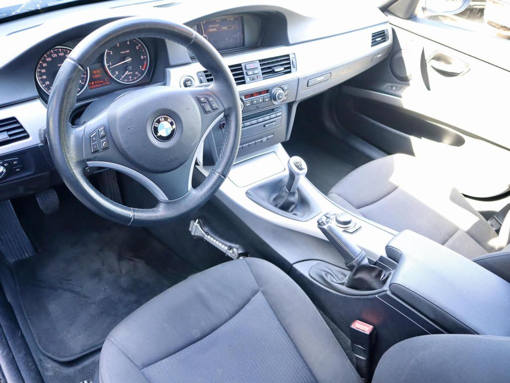 BMW 3-serie Touring 318i, Motorschade ! Lagergeluid !, Auto's, BMW, Euro 5, Achterwielaandrijving, Origineel Nederlands, Handgeschakeld