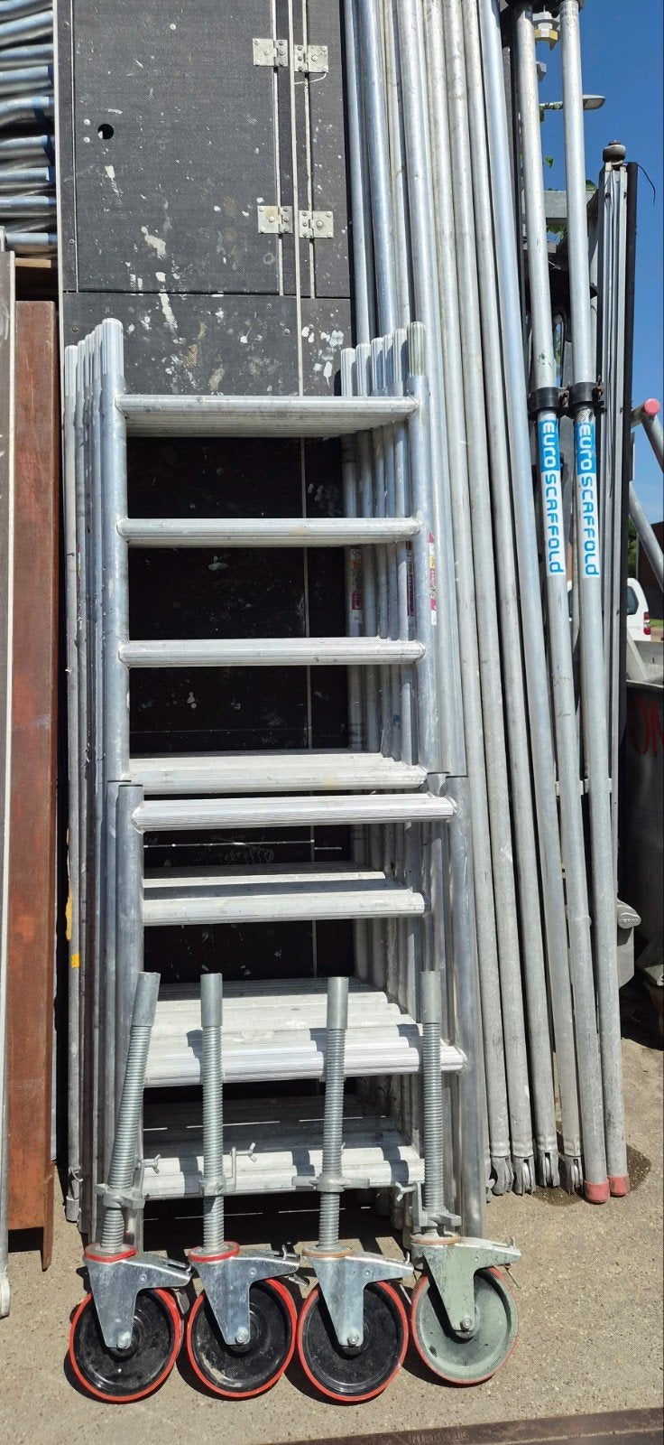 Te koop aluminium rolsteiger Werkhoogte 8.20 meter, Doe-het-zelf en Verbouw, Steigers, Ophalen of Verzenden, Euroscaffold, Rolsteiger of Kamersteiger