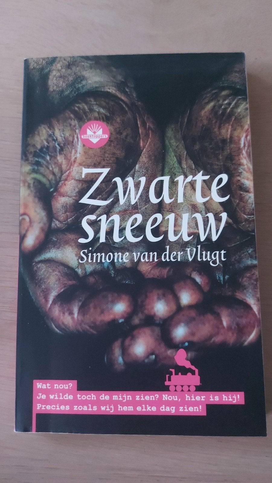 BB: Zwarte Sneeuw - Simone van der Vlugt (Boektoppers), Boeken, Ophalen of Verzenden, Gelezen, Simone van der Vlugt, Nederland