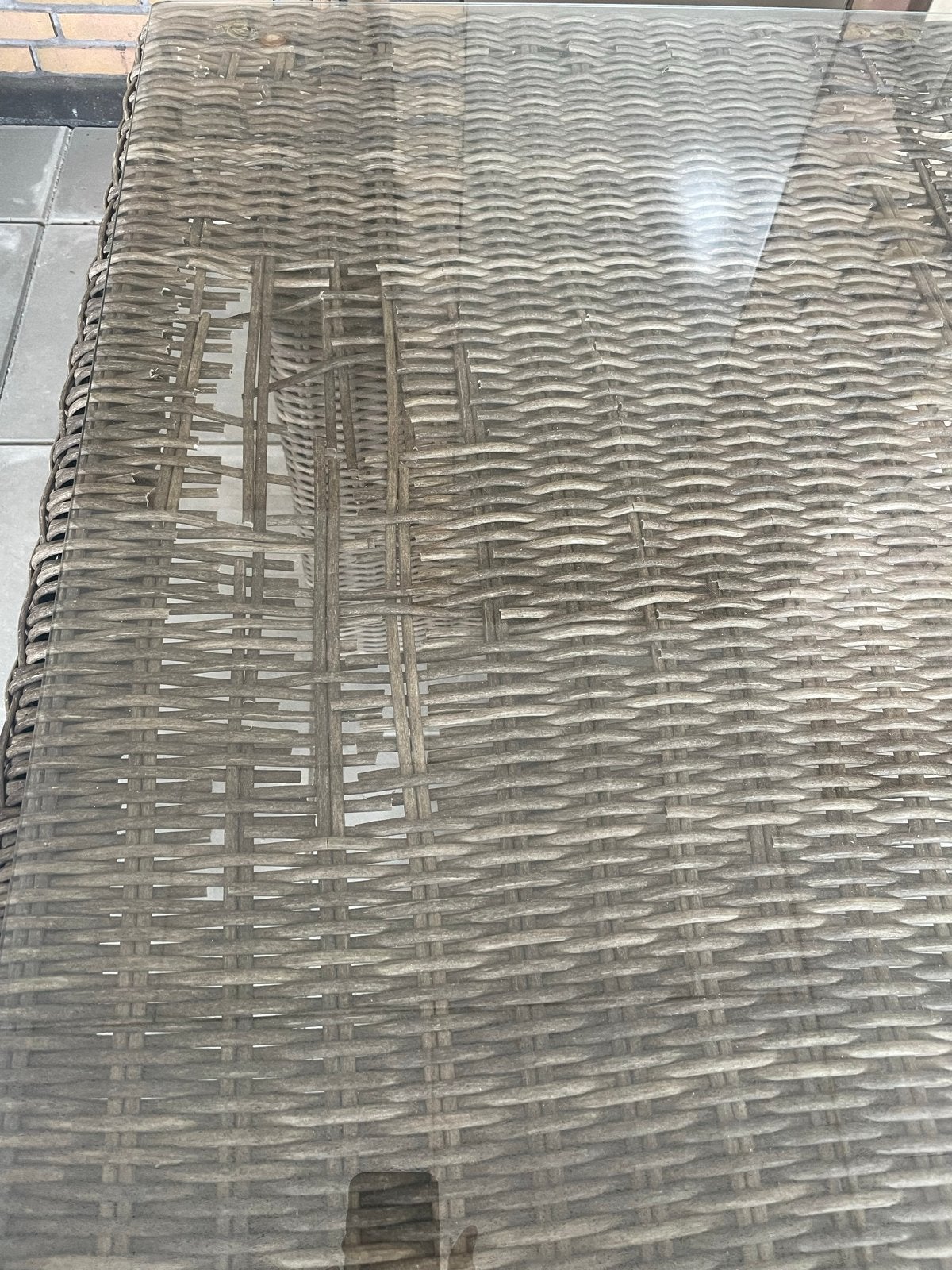 Wicker tuintafel met glazen blad,het riet beschadig. .  ,, Ophalen, Gebruikt, Rechthoekig, Wicker