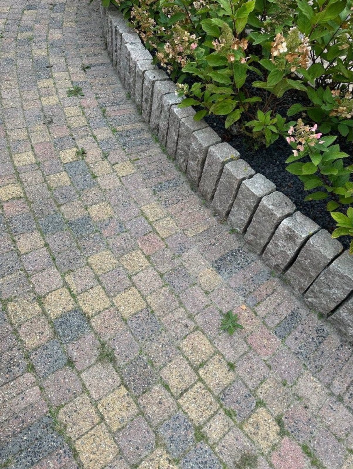 Gebruikte betonnen klinkers en natuurstenen opsluitbanden, Tuin en Terras, Ophalen, Gebruikt, Klinkers, 5 tot 10 m²