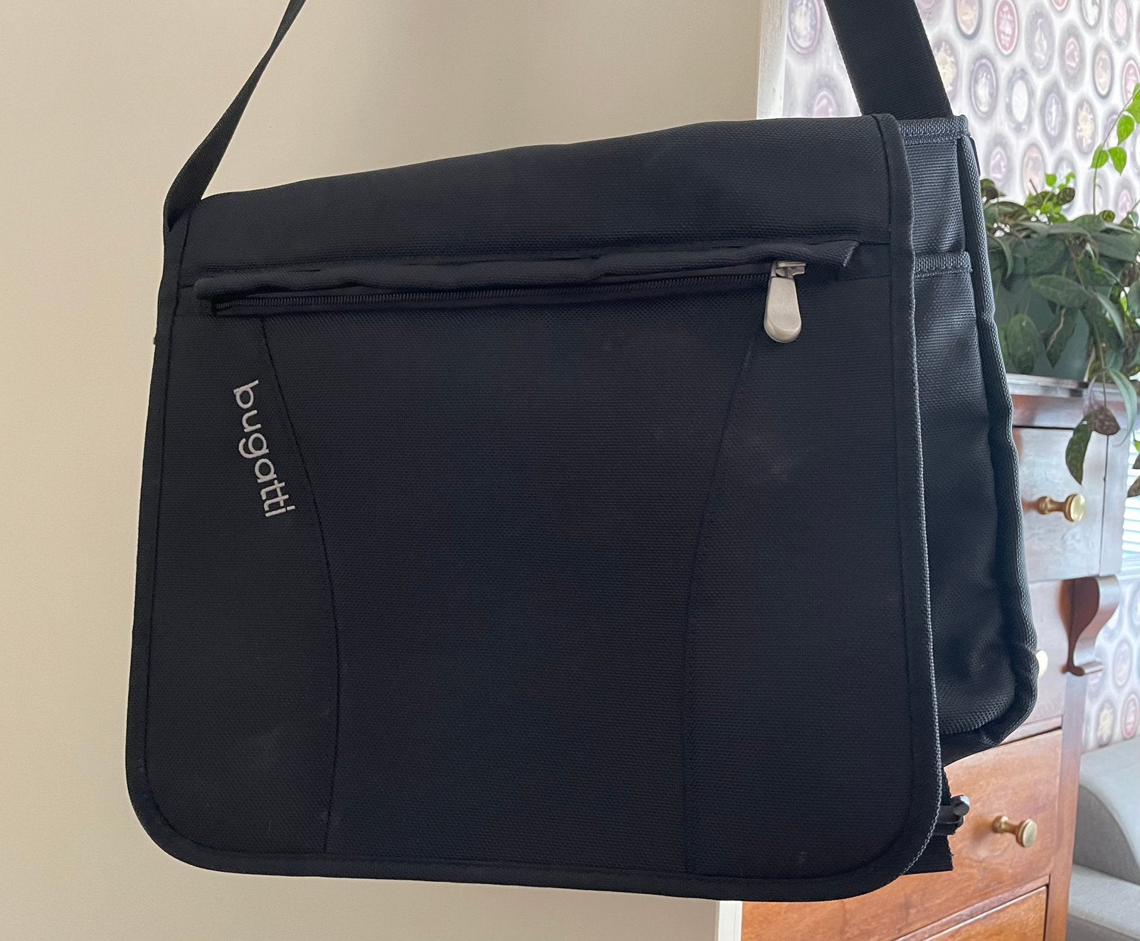 Bugatti schoudertas - Zwart, Ophalen of Verzenden, Zo goed als nieuw, Gevoerd laptopvak, Zwart