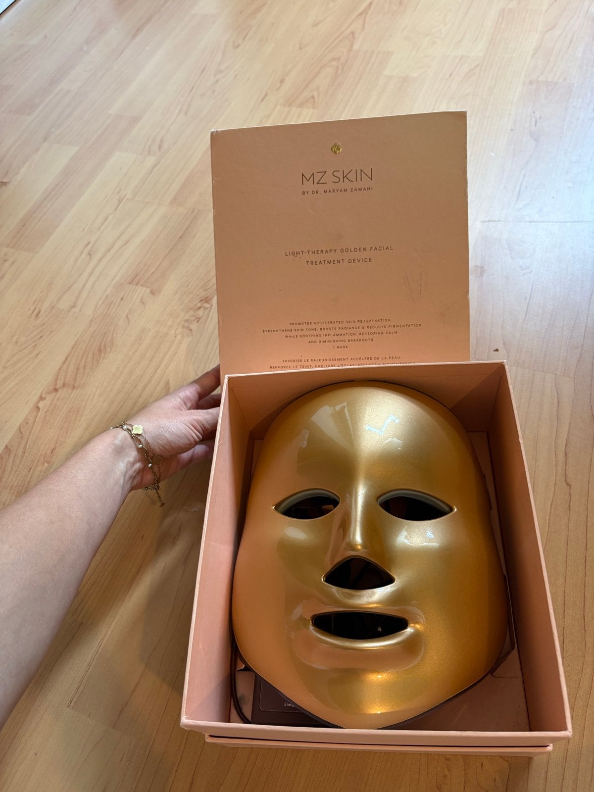 MZ Skin Light-Therapy Golden Facial Treatment Device, Sieraden, Tassen en Uiterlijk, Uiterlijk | Gezichtsverzorging, Ophalen of Verzenden