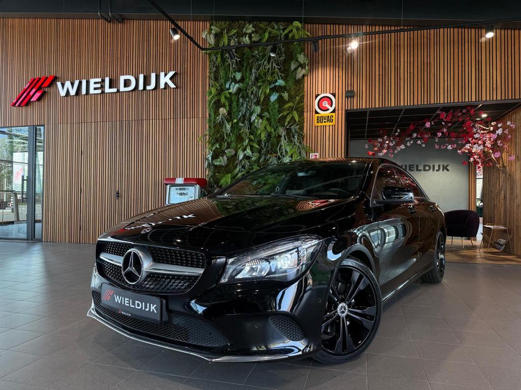 Mercedes-Benz CLA-klasse 180 Business Solution AMG, Auto's, Mercedes-Benz, Gebruikt, 4 cilinders, Leder en Stof, 1595 cc