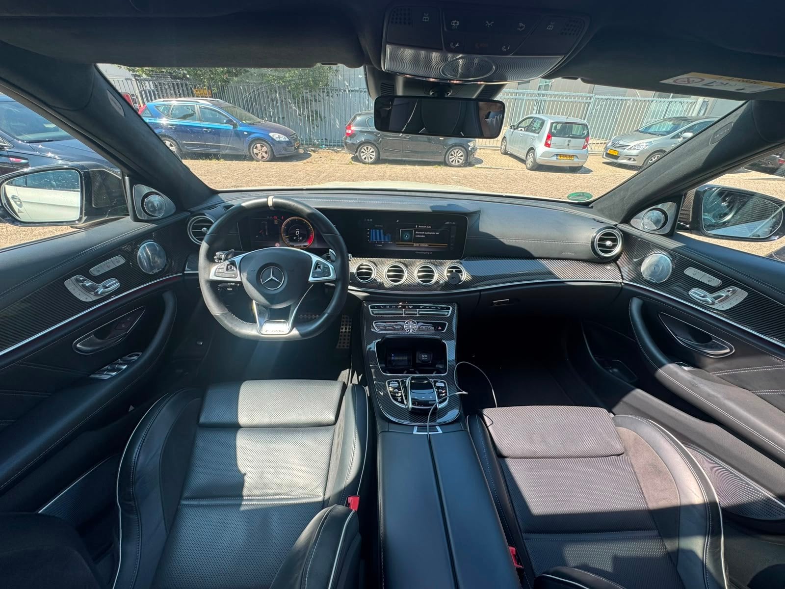 Mercedes-Benz E-klasse AMG 63 S 4MATIC|KERAMISCH|SCHAAL|PANO, Auto's, Gebruikt, Wit, Vierwielaandrijving, 129 €/maand