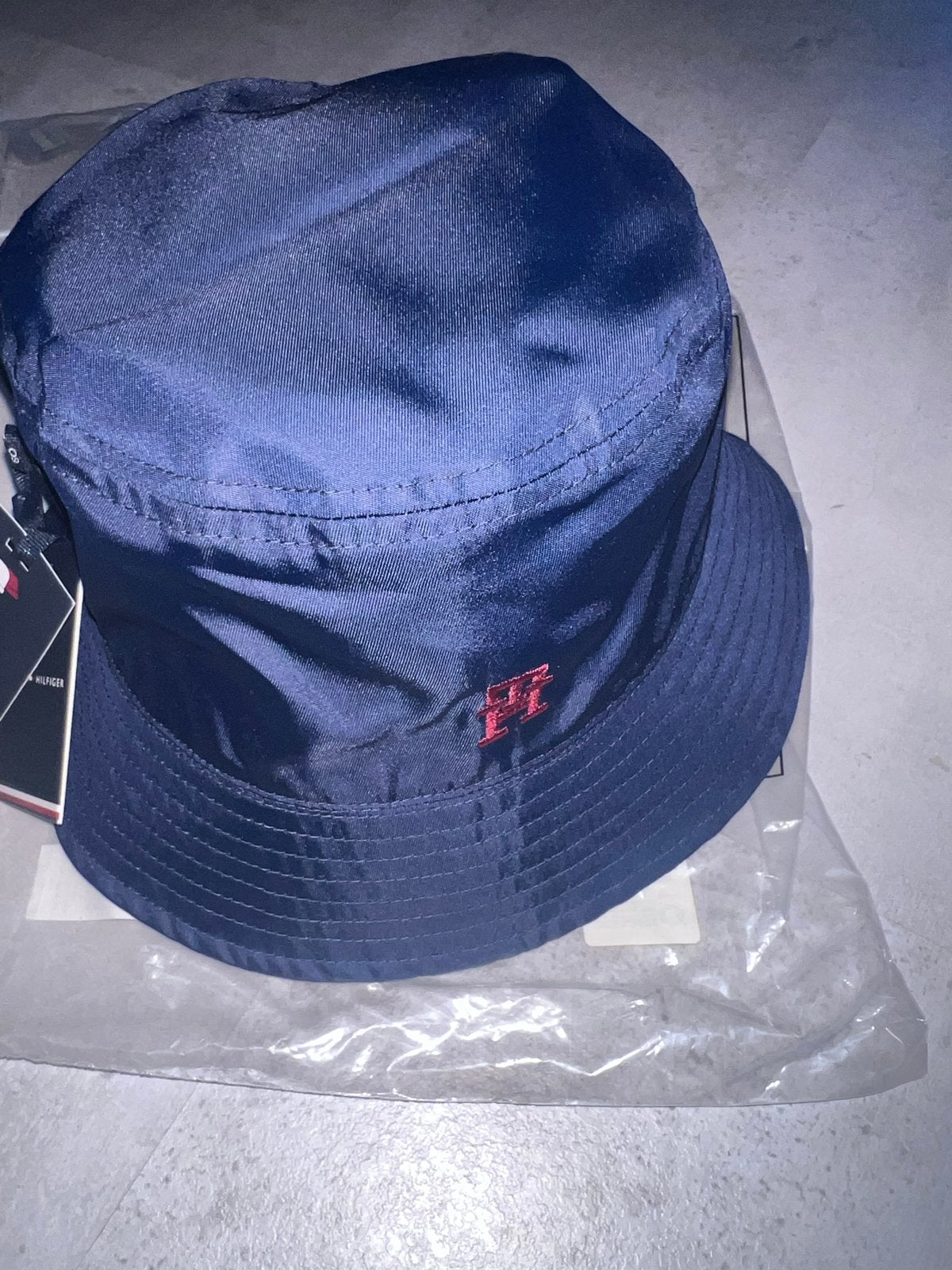 NIEUW Tommy Hilfiger Omkeerbare Bucket Hat, Ophalen of Verzenden, Nieuw, One size fits all, Hoed