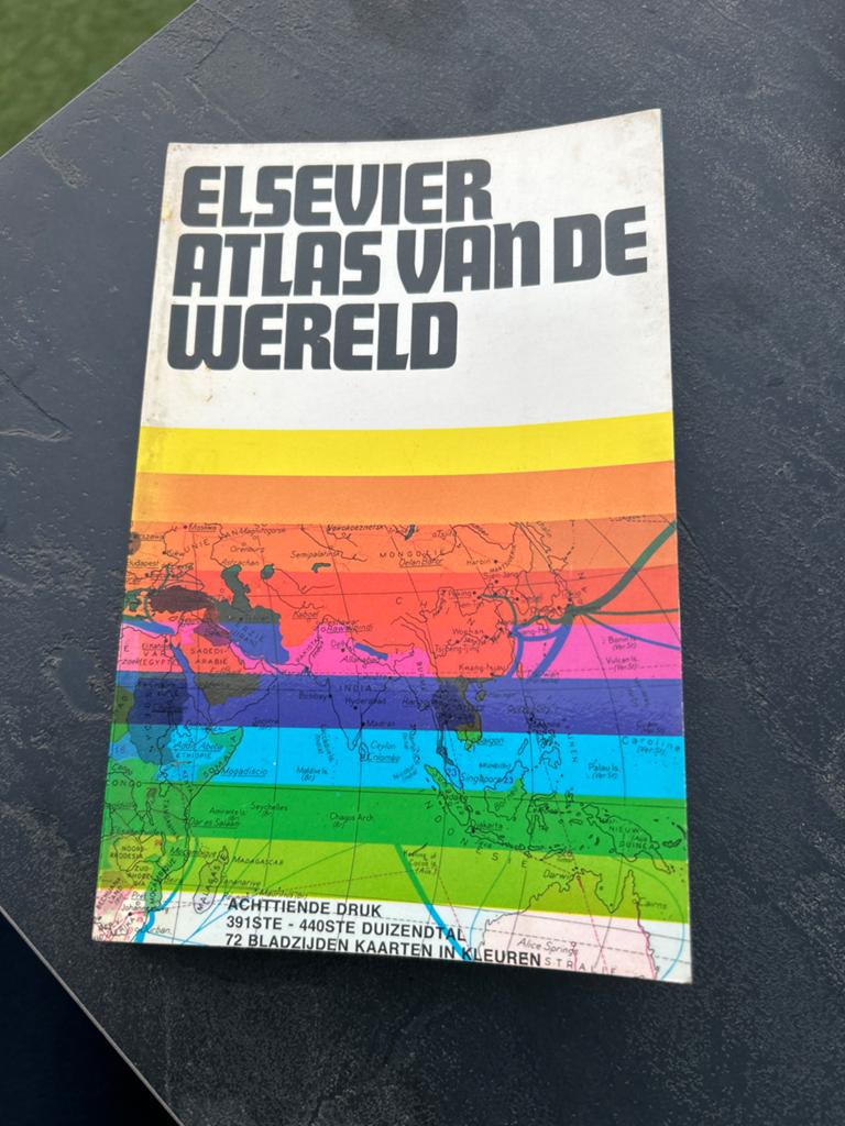 Elsevier Atlas van de Wereld - Achttiende Druk, Gelezen, Overige atlassen, Ophalen of Verzenden, 1800 tot 2000
