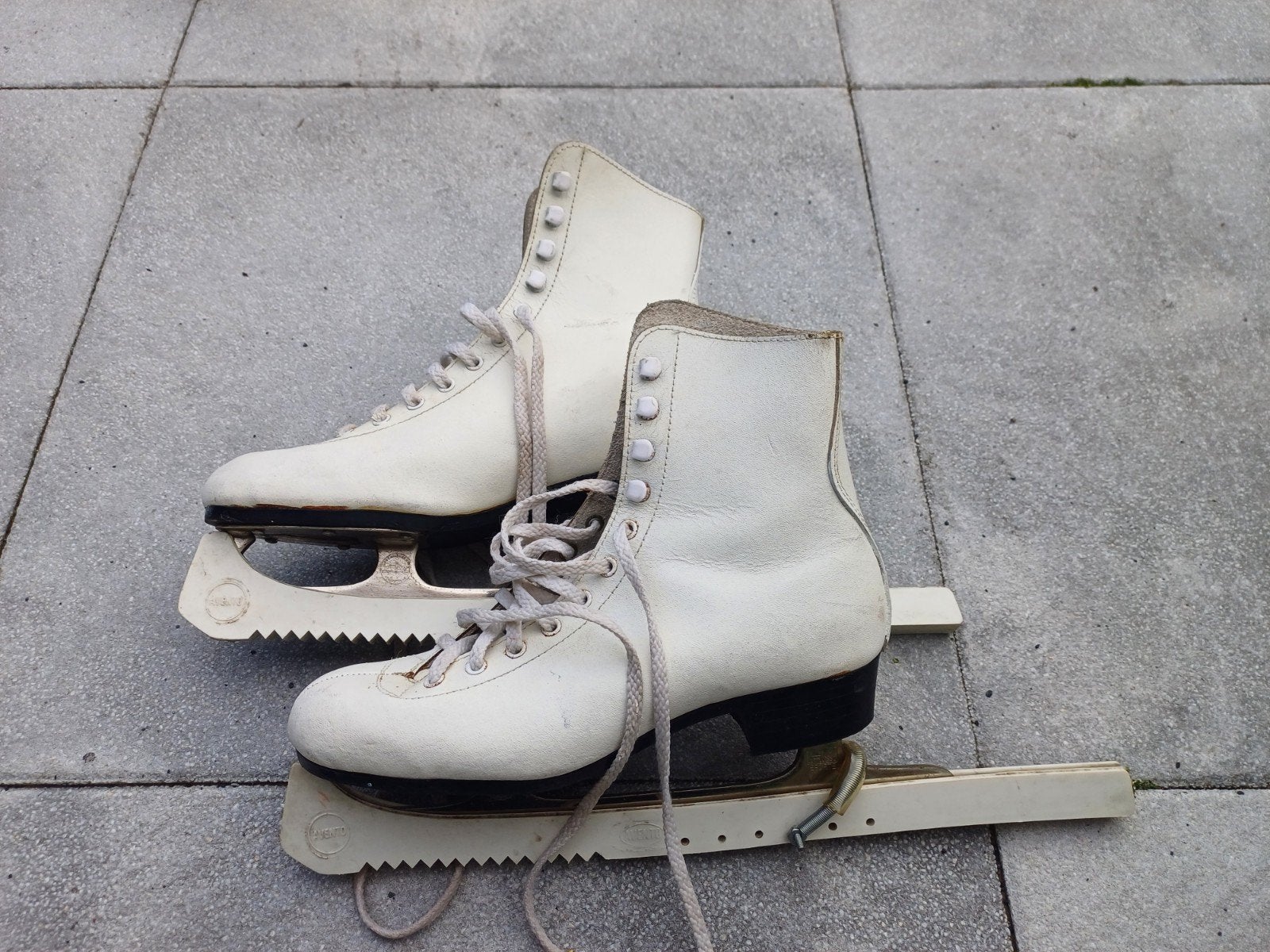 Witte kunstschaatsen - Acro Professional - Maat 38, Sport en Fitness, Schaatsen, Ophalen, Gebruikt, Kunstschaatsen, Overige merken