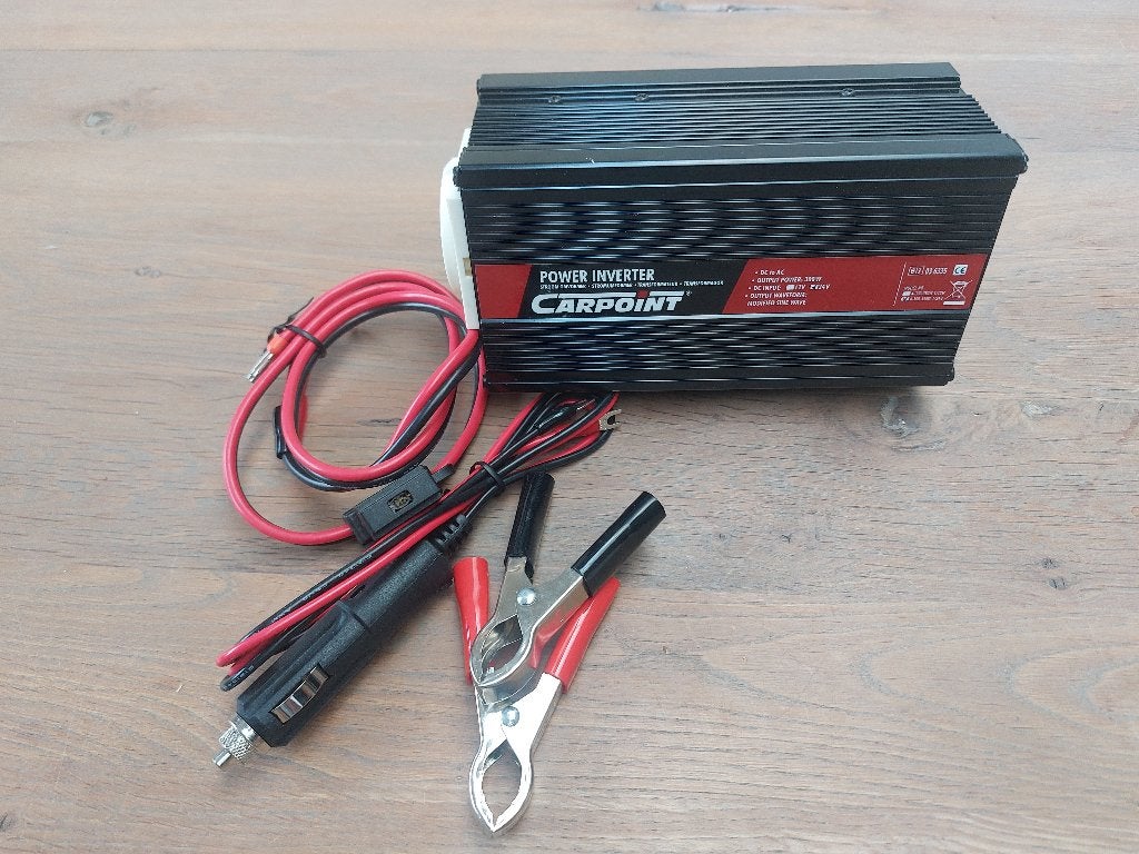 Carpoint Power Inverter 300W - 12V naar 230V, Ophalen of Verzenden, Zo goed als nieuw