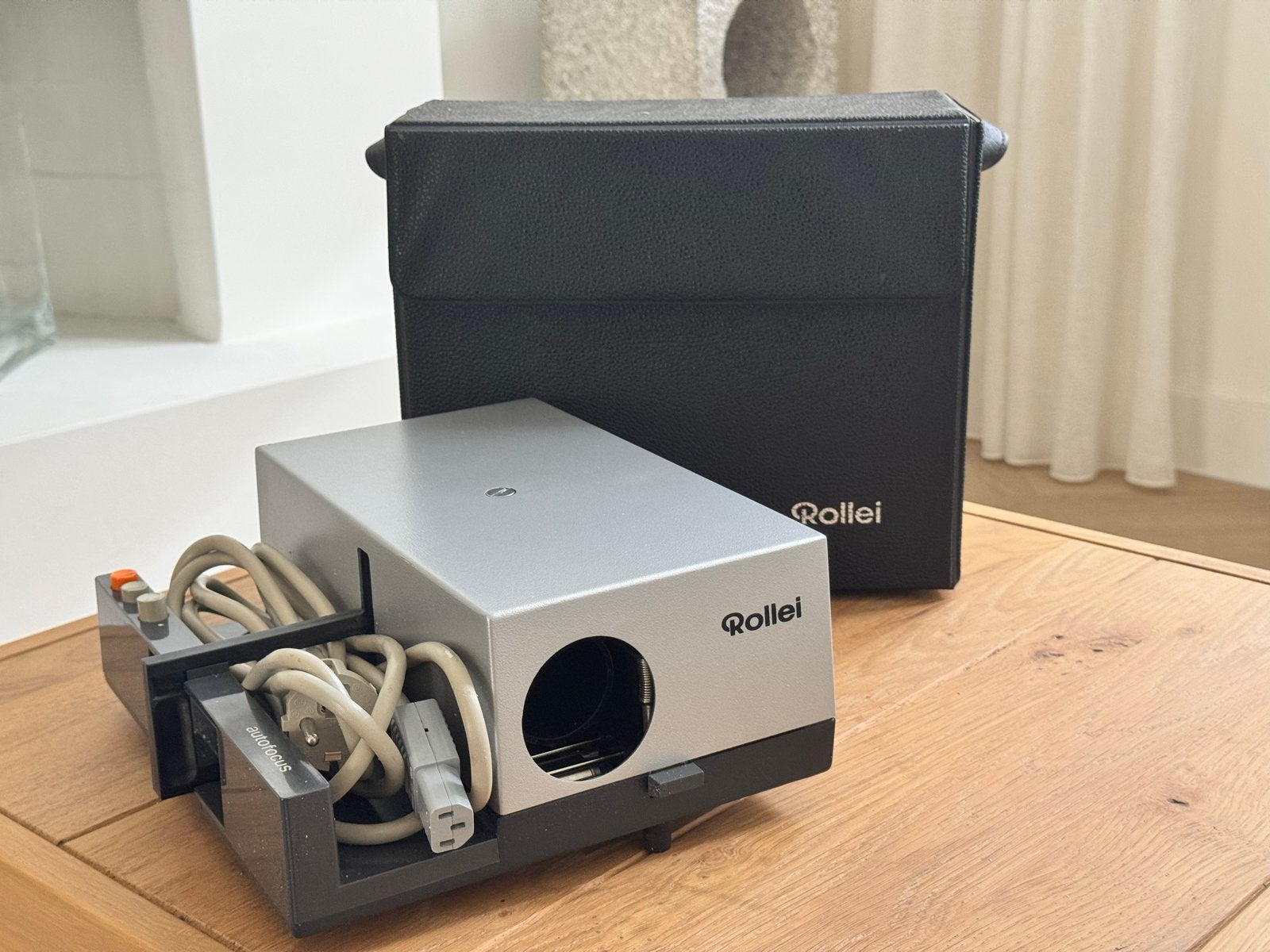 Rollei P35E Diaprojector met autofocus en draagtas, Ophalen of Verzenden, Gebruikt