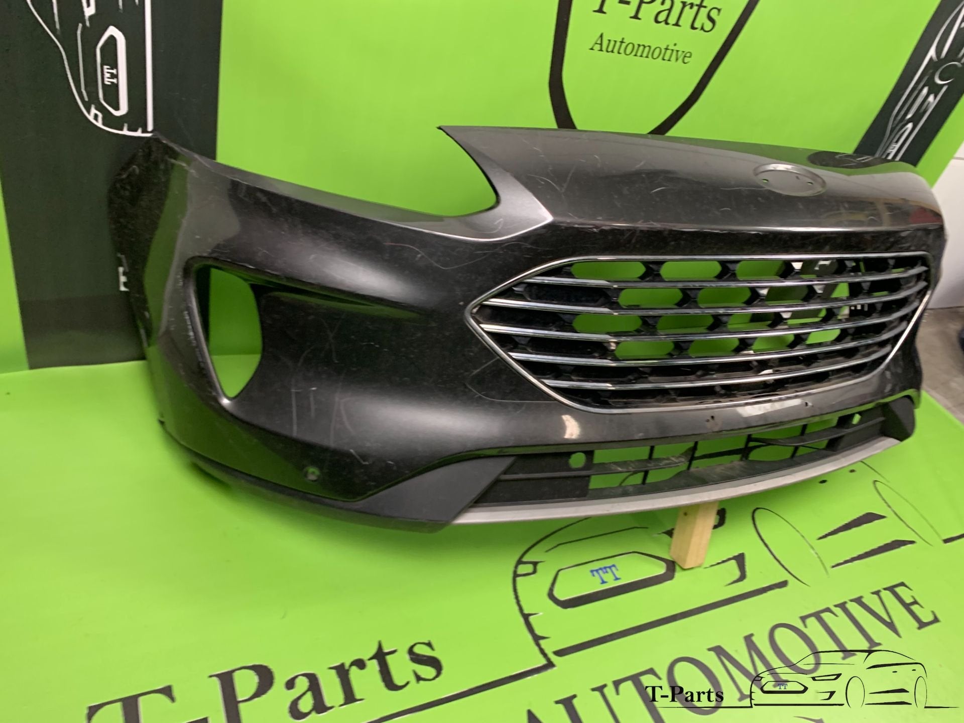 ford escape voorbumper bumper grille, Info@fabrikant.eu, Ophalen of Verzenden, Ford, Bumper