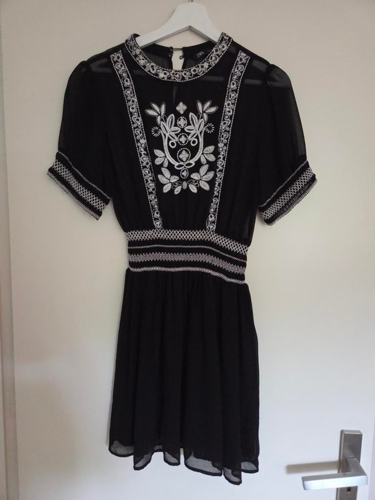 Zara jurk maat S met borduursels, Ophalen of Verzenden, Zo goed als nieuw, Maat 36 (S), Boven de knie