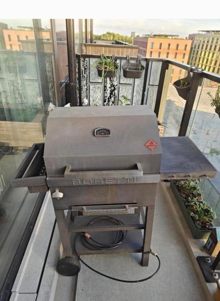 Boretti victoria houtskool bbq met roosters, Ophalen, Gebruikt