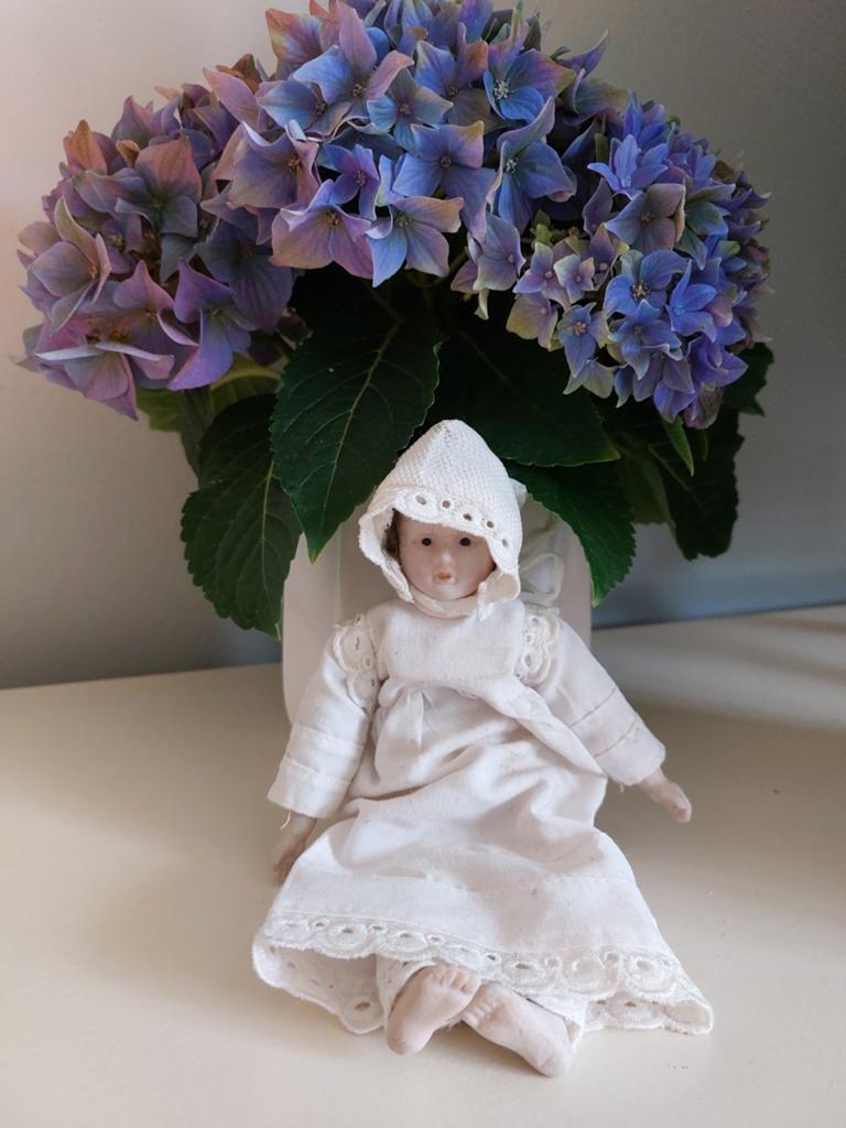 Schattig vintage porseleinen popje 19 cm, Antiek en Kunst, Antiek | Speelgoed, Ophalen of Verzenden