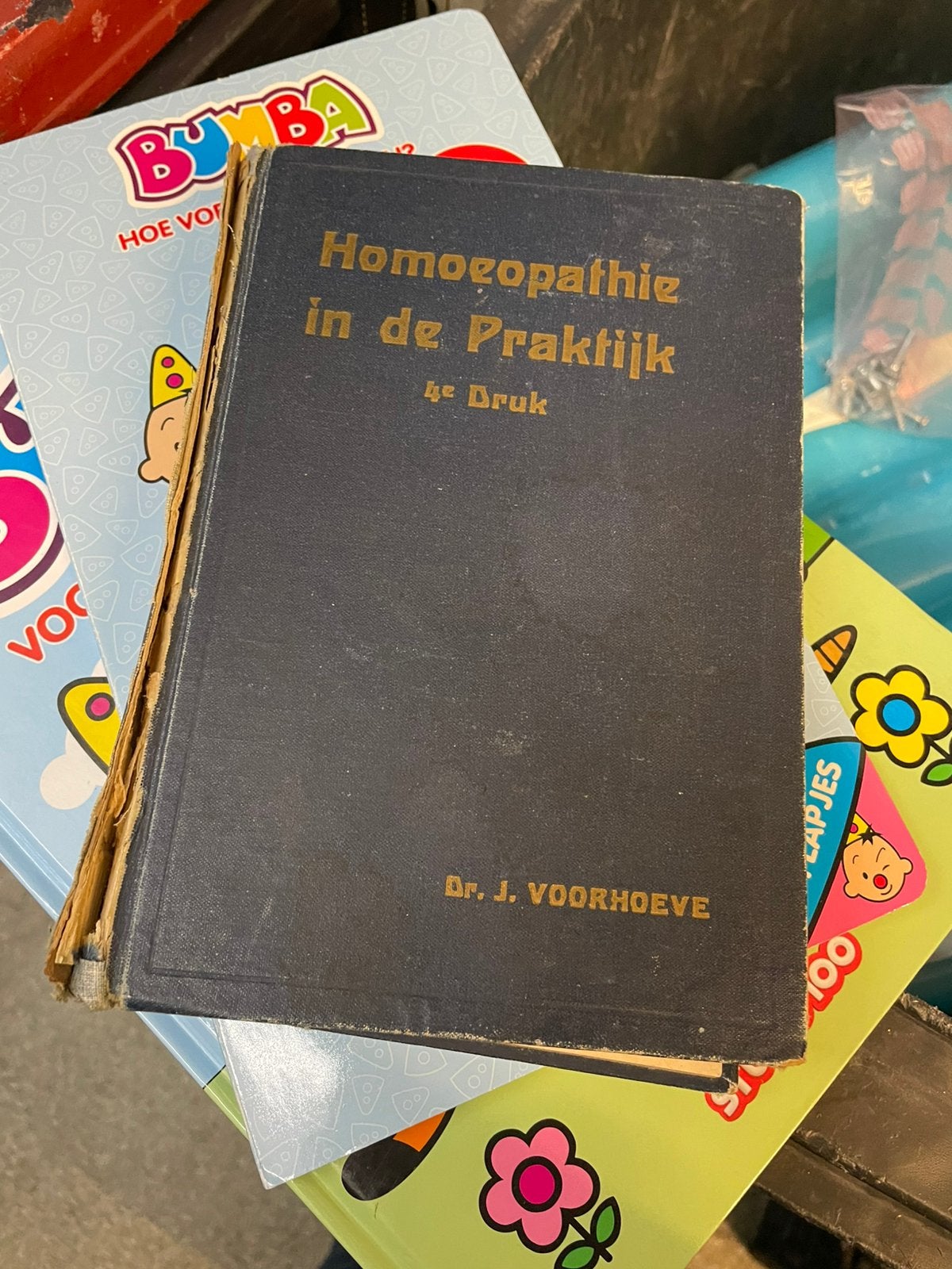 Boek Homeopathie in de praktijk Voorhoeve, Boeken, Ophalen of Verzenden, Gelezen, Kruiden en Alternatief