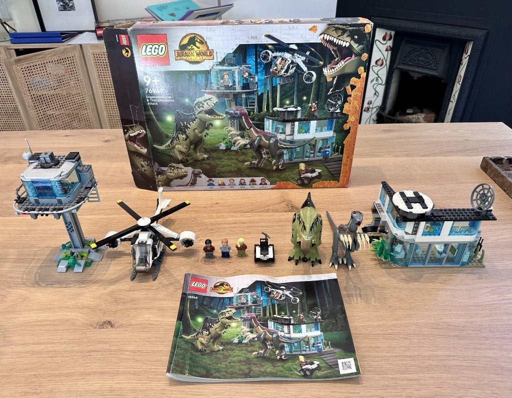 Lego Jurassic World Giganotosaurus & Therizinosaurus Aanval, Gebruikt, Jurassic World, Ophalen of Verzenden, Complete set
