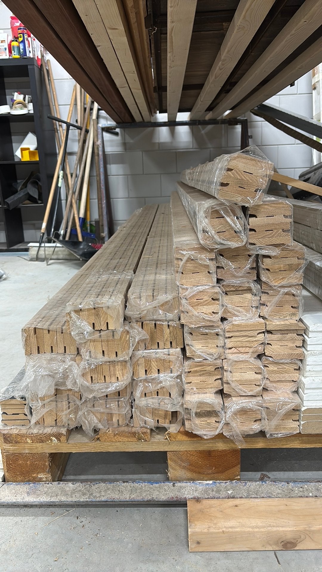 Restpartij  eiken koplatten met sponning en plinten, Doe-het-zelf en Verbouw, Ophalen, Minder dan 25 mm, Eiken, Zo goed als nieuw