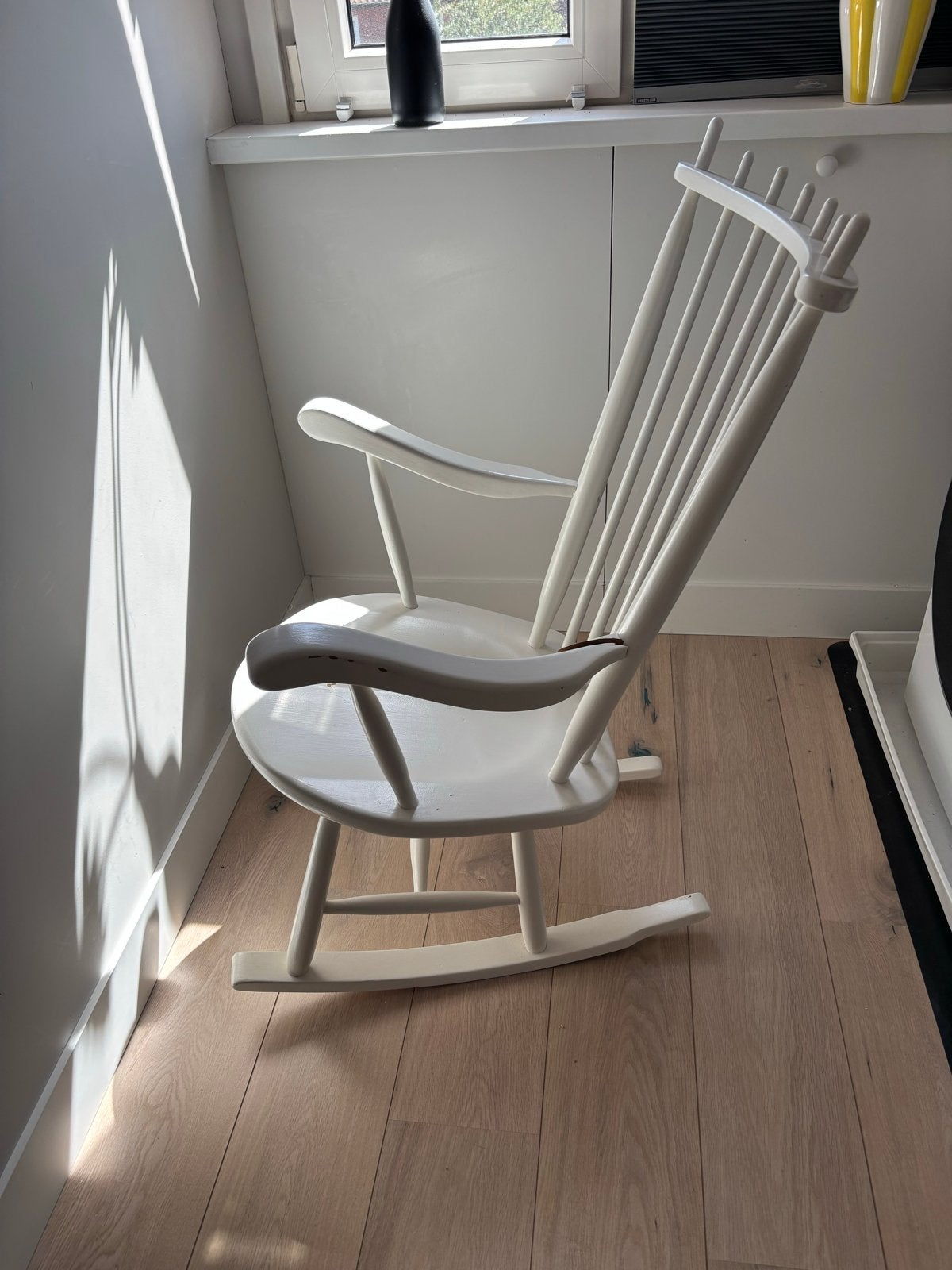 Witte schommelstoel met spijlen, vintage look, Ophalen