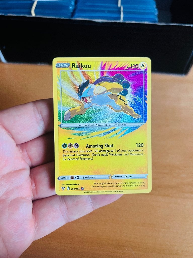 Raikou 050/185 Holo Vivid Voltage Pokemon, Verzenden, Zo goed als nieuw, Losse kaart, Foil