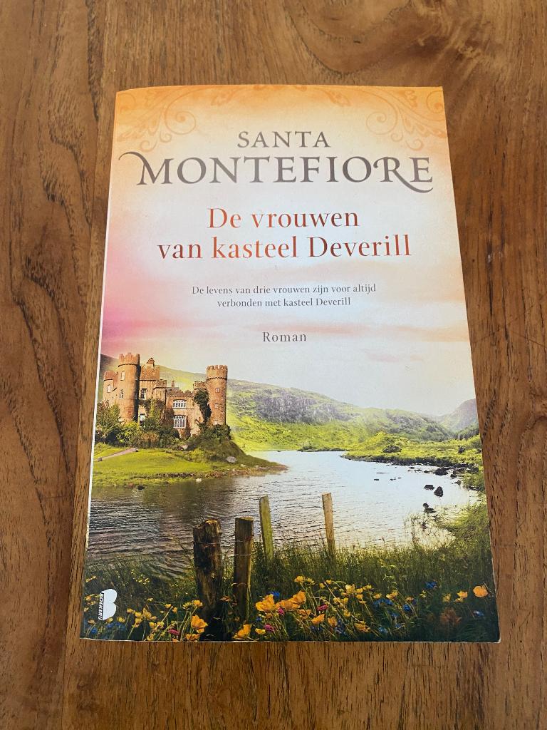 Santa Montefiore-de vrouwen van kasteel Deverill, Boeken, Ophalen of Verzenden, Gelezen, Santa Montefiore
