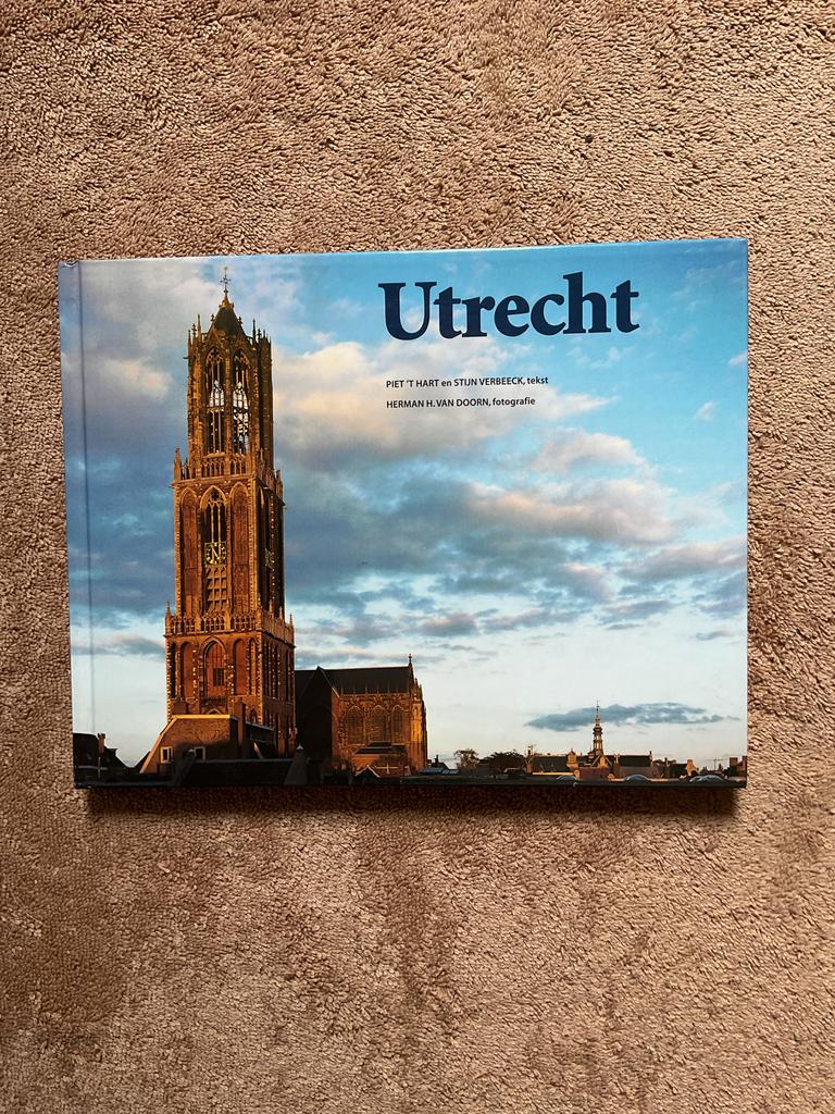 Boek Utrecht - Piet 't Hart & Stijn Verbeeck, Ophalen of Verzenden, 20e eeuw of later, Zo goed als nieuw