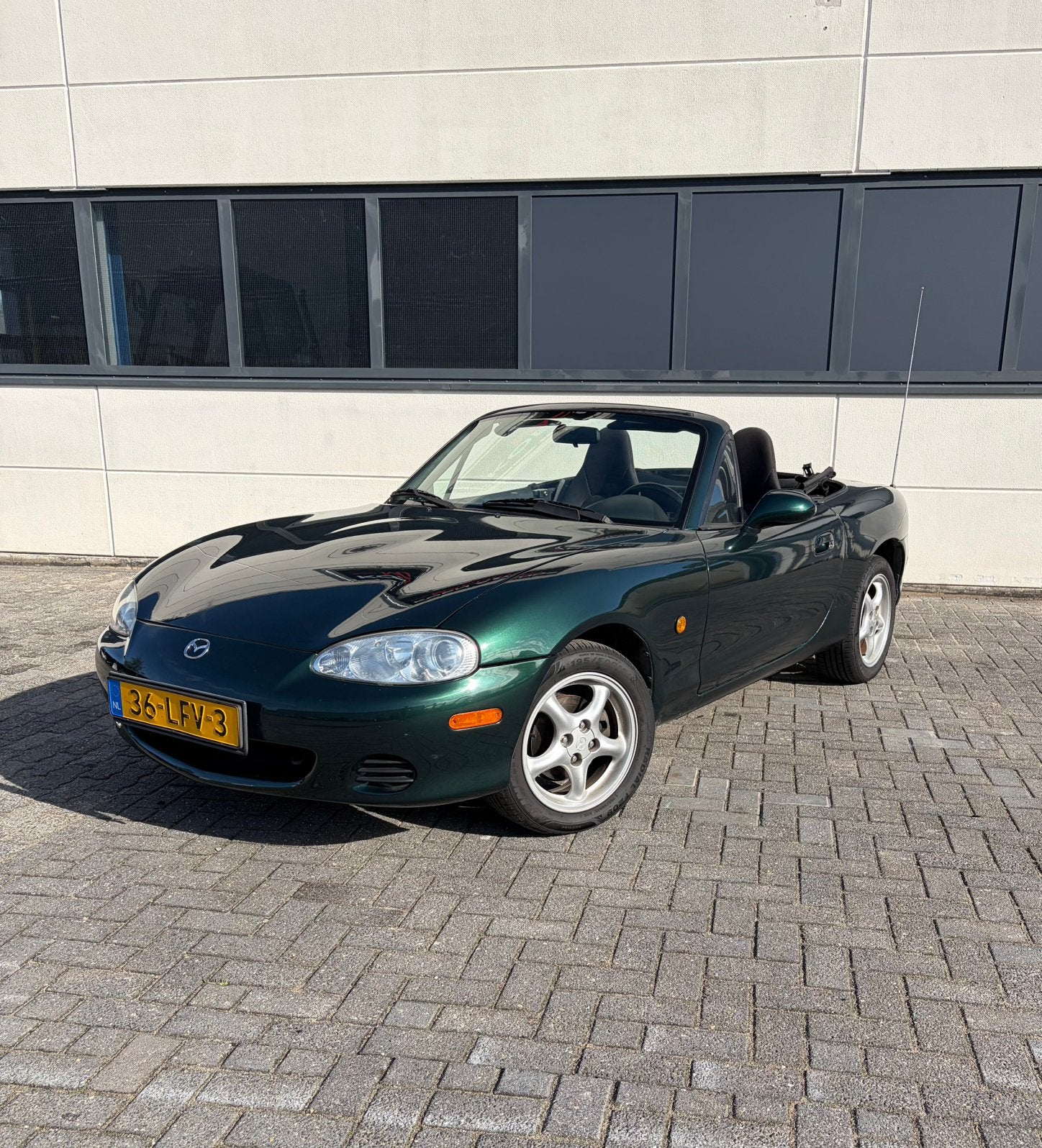 Mazda MX-5 NBFL | 1.6 | 2001 | Groen, 40 €/maand, Zwart, 4 cilinders, Cabriolet