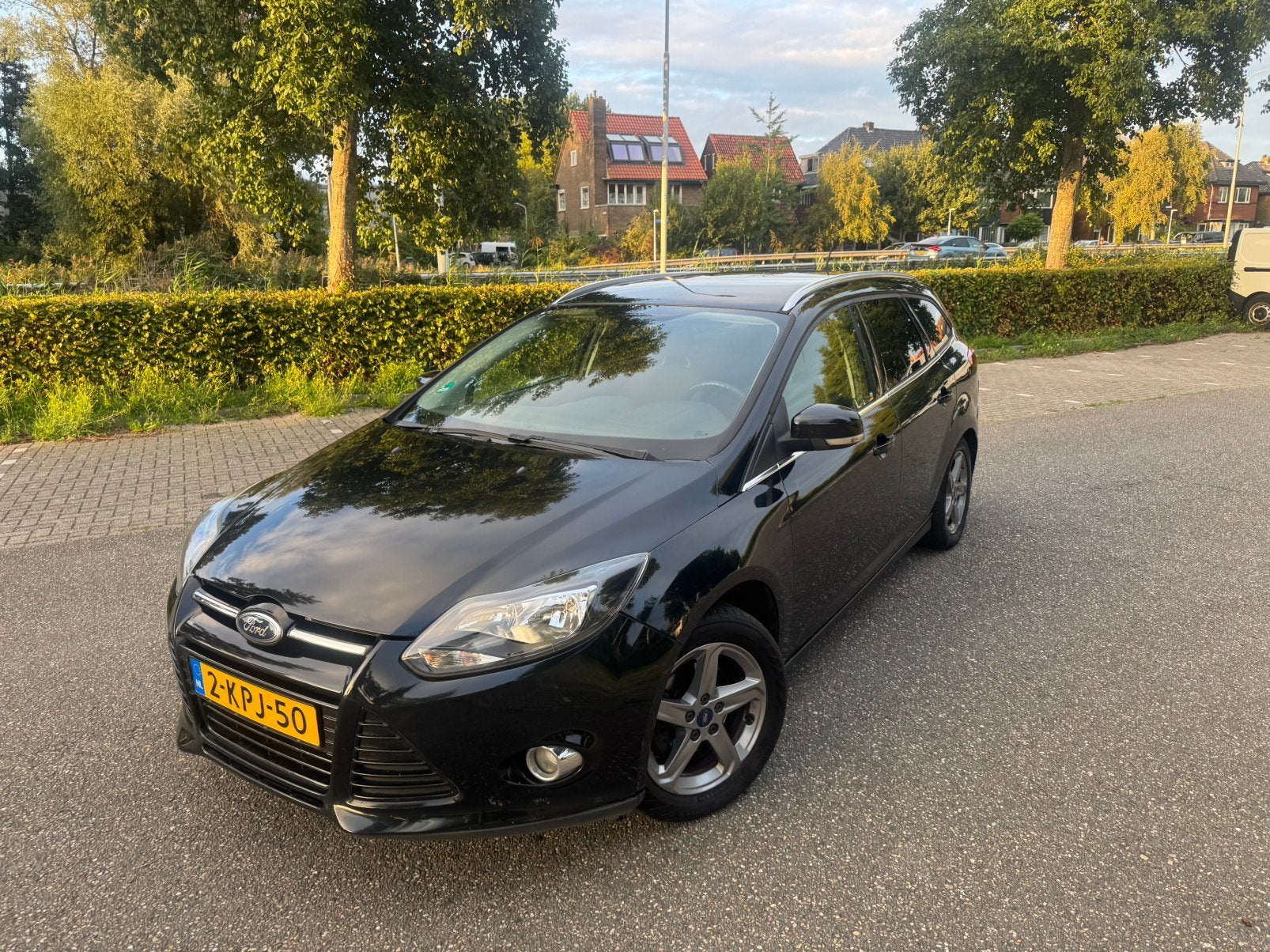 Ford Focus 1.0 Ecoboost 92KW Wagon 2013 Zwart, Auto's, Zwart, Origineel Nederlands, Stationwagon, Handgeschakeld