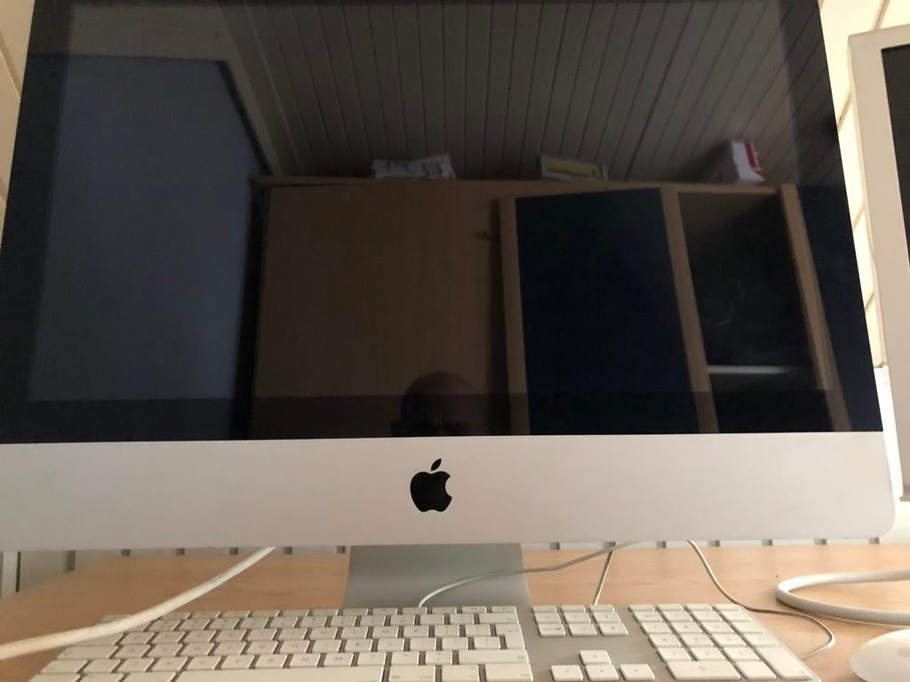 Apple I Mac 21,5 inch en extra scherm 240 gb en 1tb data, Computers en Software, Apple Desktops, Ophalen, Zo goed als nieuw