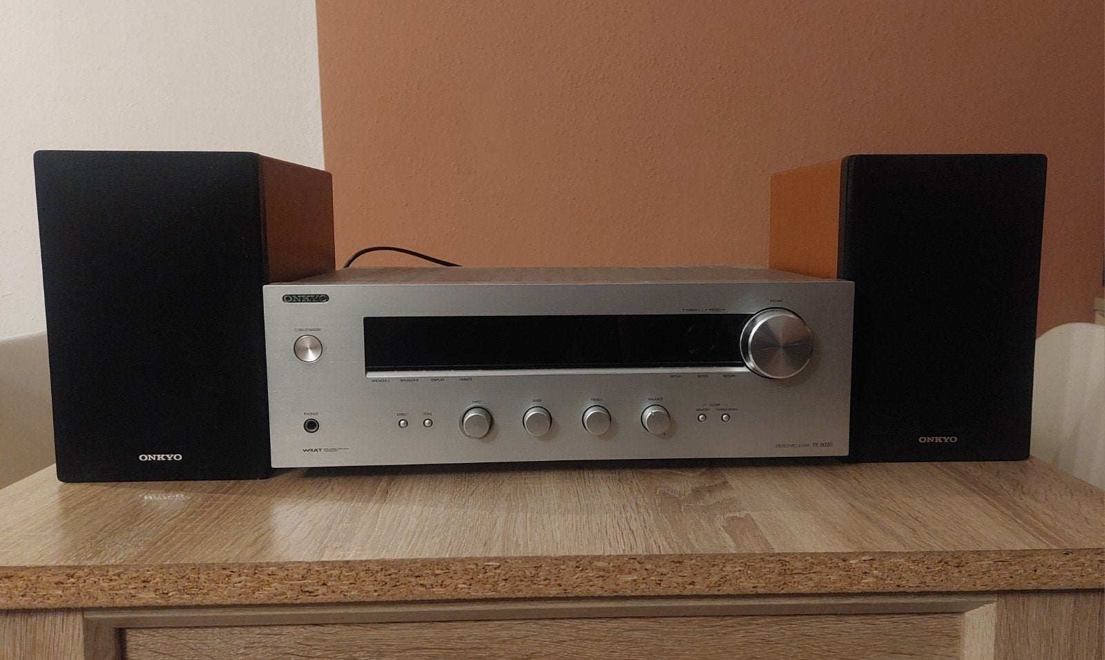 Onkyo TX-8020 Stereo Receiver met Onkyo D-055 Speakers, Losse componenten, Zo goed als nieuw, Speakers, Ophalen