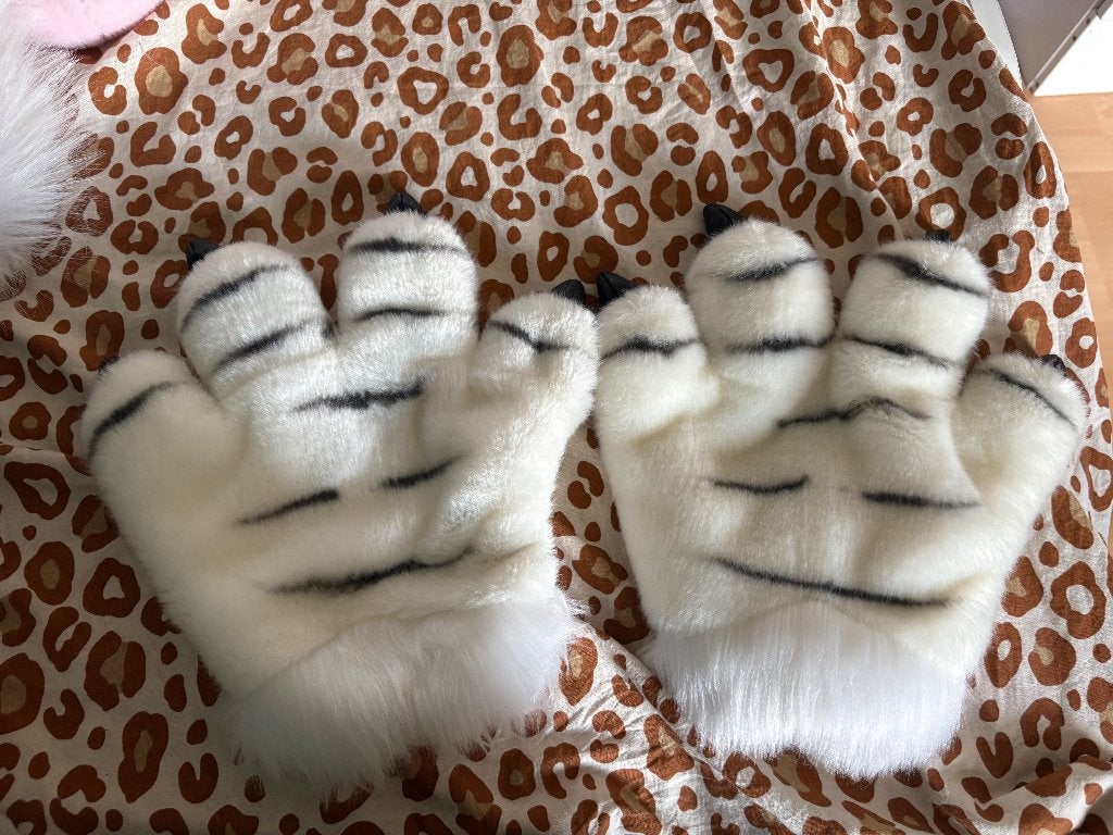 Fursuit handpaws, Ophalen of Verzenden, Zo goed als nieuw, Overige typen