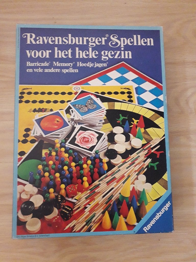 Dozen met spelletjes, Drie of vier spelers, Ophalen of Verzenden, Zo goed als nieuw