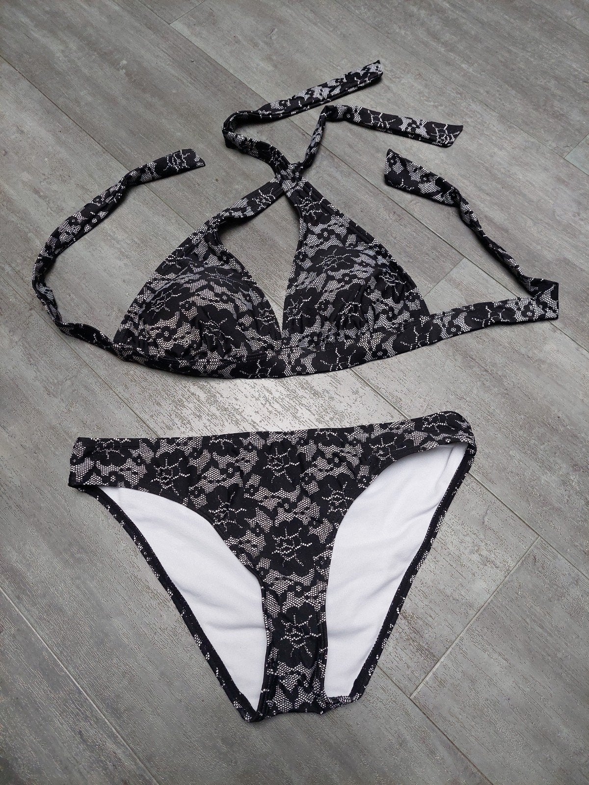 Zwart-wit bikini met bloemenpatroon - Dames maat S, Ophalen of Verzenden, Zo goed als nieuw, Zwart, Bikini