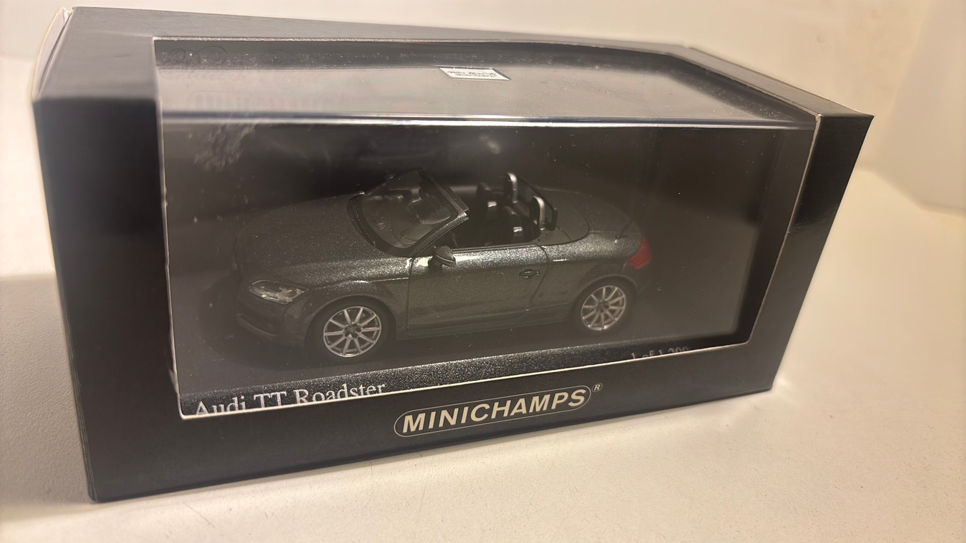 Audi tt roadster minichamps 1.43