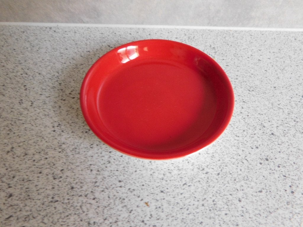 Bord 9 cm. New Bone China Rood Berlin Hema, Hema, Ophalen of Verzenden, Zo goed als nieuw, Bord(en)