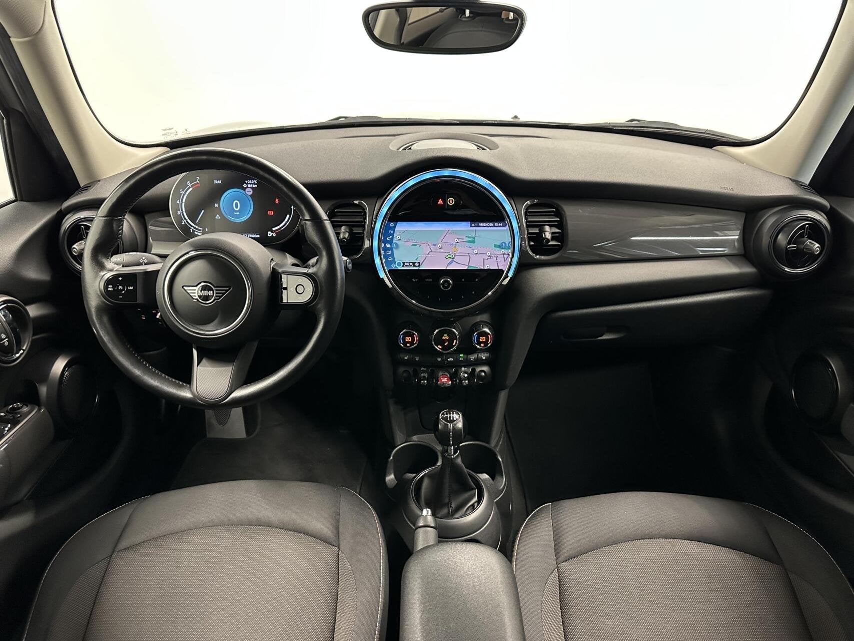 Mini 5-Deurs 1.5 One Essential|Carplay|Camera|Cruise|Navi|, Voorwielaandrijving, Stof, Gebruikt, Euro 6